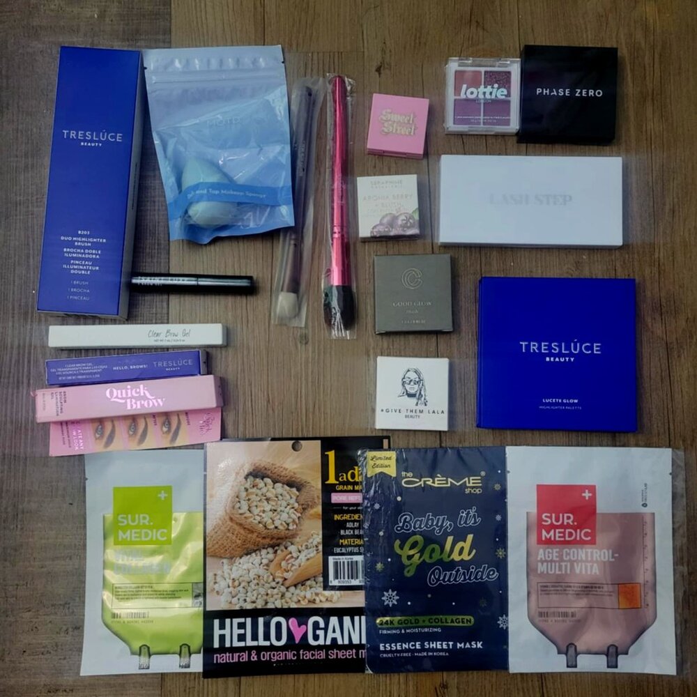 21 pieces makeup, brush and facemask bundle - brand new, never used